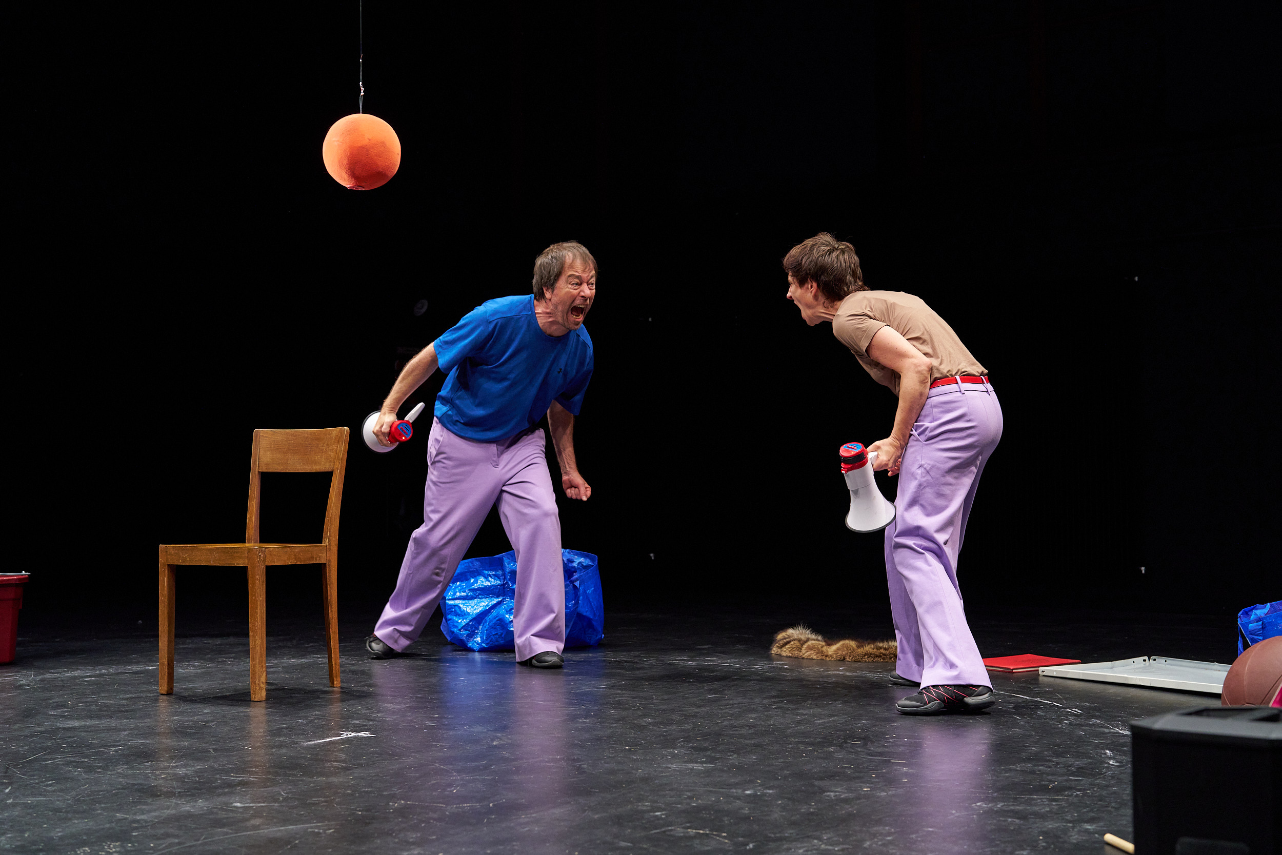 Sgaramusch_Urknall_5_Bild Jürg Fausch - theater@sgaramusch.ch.jpg